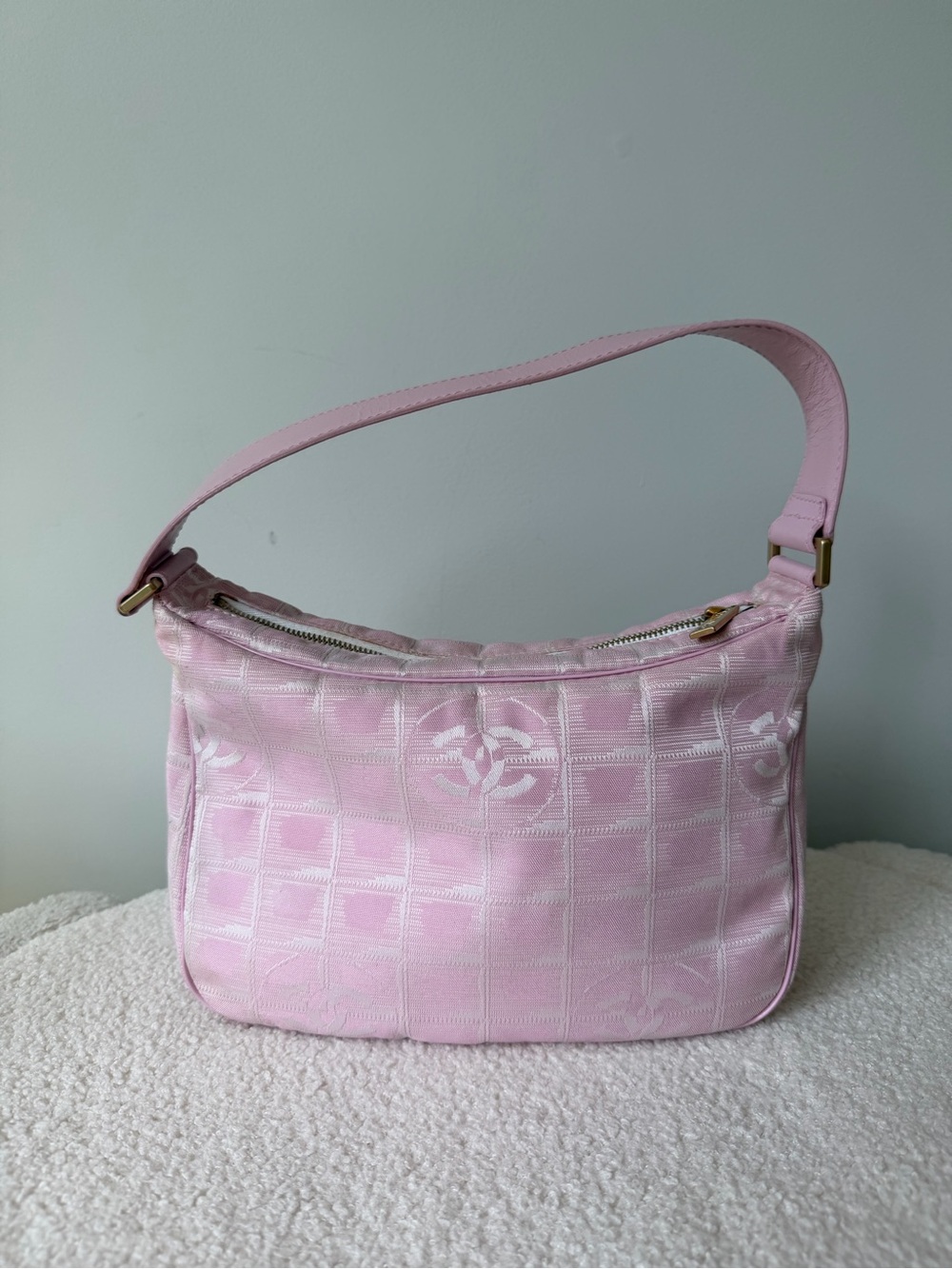 CHANEL baby pink travel ligne shoulder bag
